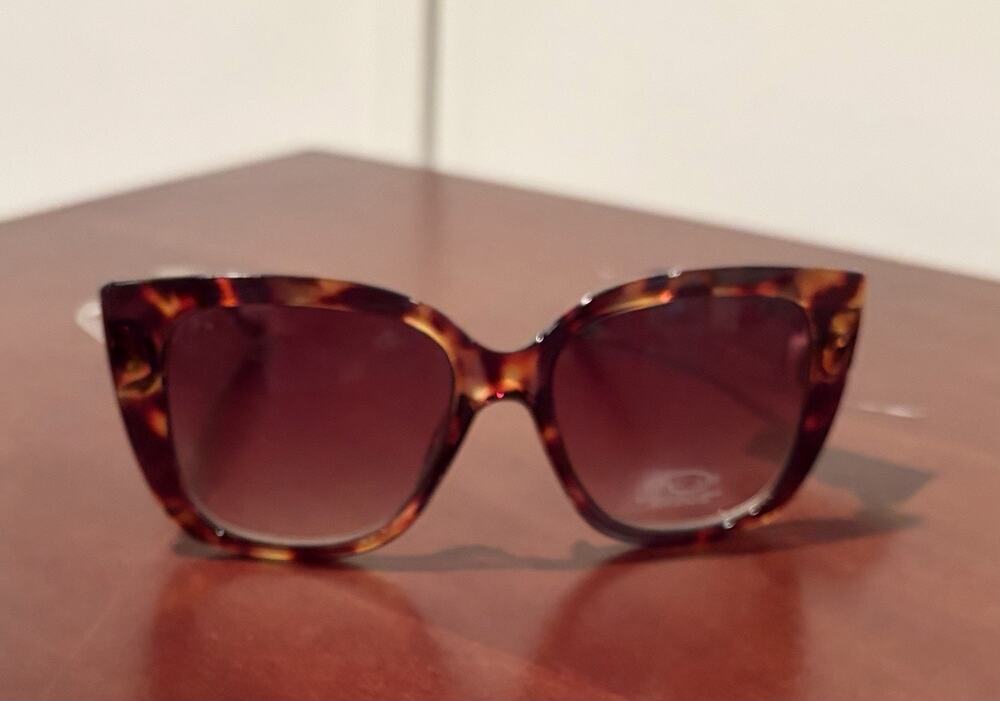Oscar by Oscar de la Renta Cat Eye Tortoise Shell Sunglasses Brown Tinted